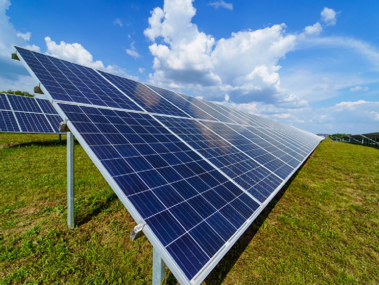 Analiza wydajności modułów JA Solar JAM72S20 w różnych warunkach klimatycznych